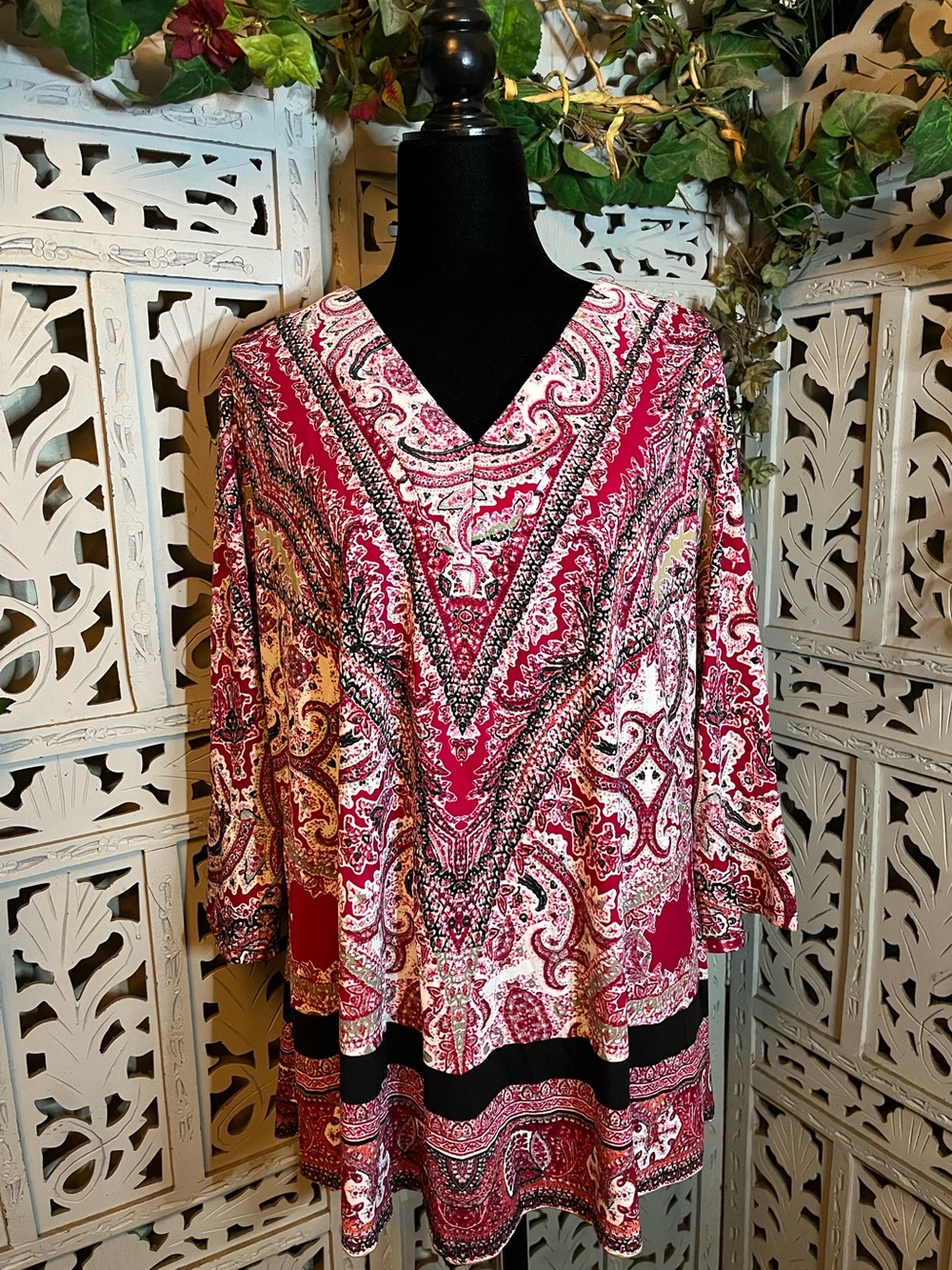 AVENUE AWESOME PINK & BLACK HANDKERCHIEF PRINT WITH PAISLEY ACCENT PLUS SIZE TOP